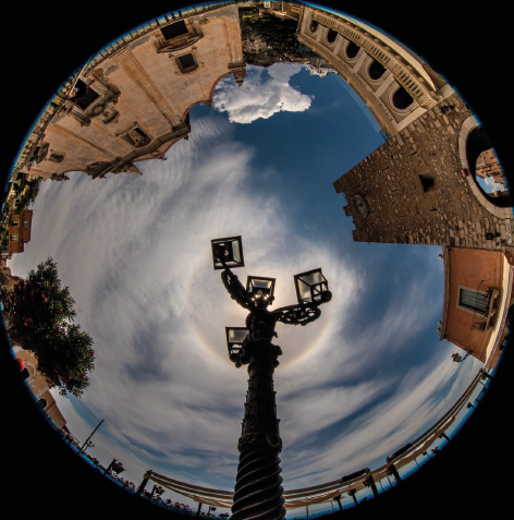 Alone sopra la piazza di Taormina