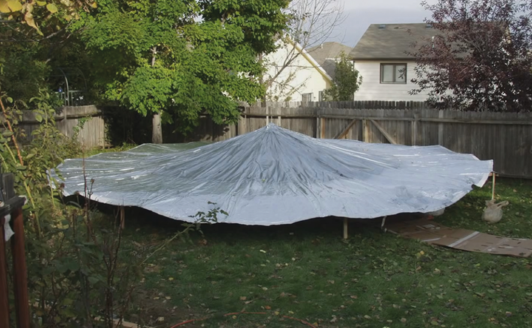 Storie di UFO, bimbi nelle bolle e preti volanti